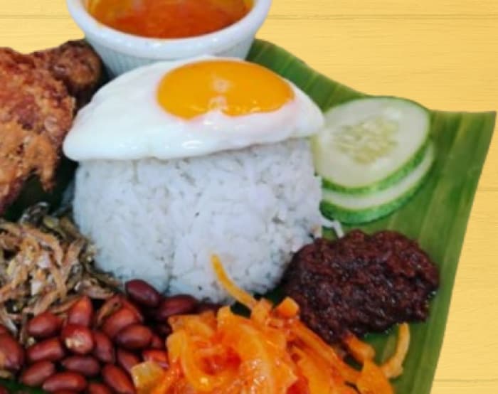 Nasi Lemak Fried Chicken Wing & Fried Egg